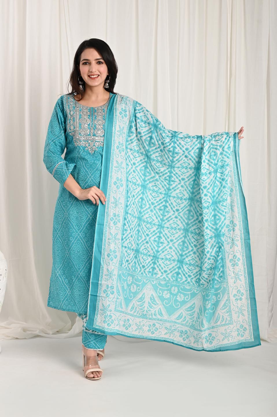 Laheria Print Kurta Pant Dupatta Set.