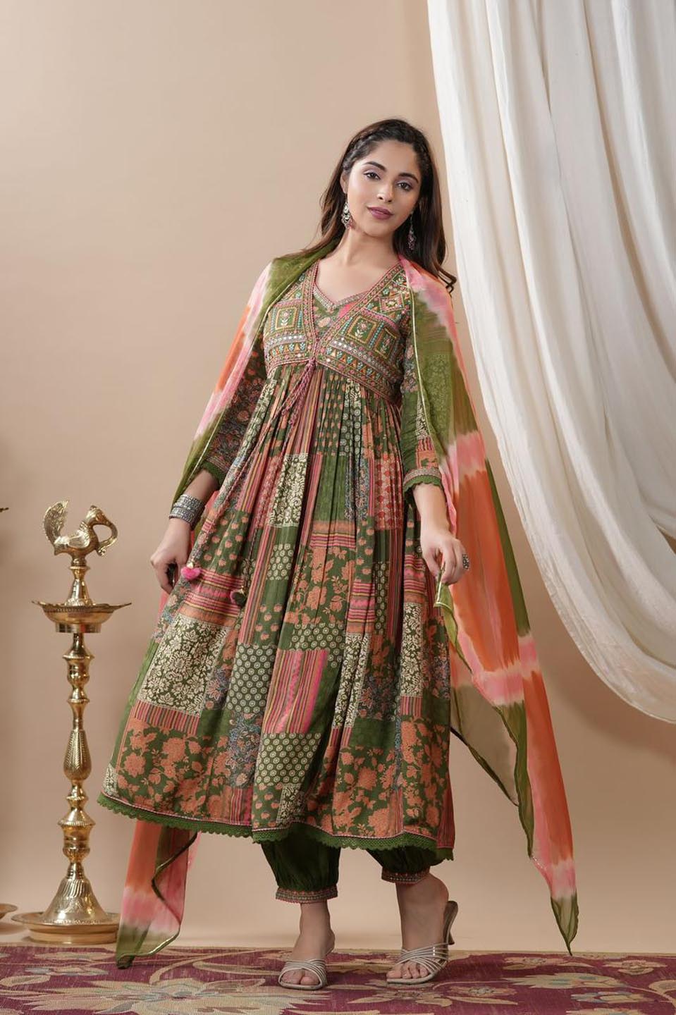 GREEN FESTIVE EMBROIDERED MUSLIN ANARKALI KURTA WITH PANTS AND TIE DYE DUPATTA