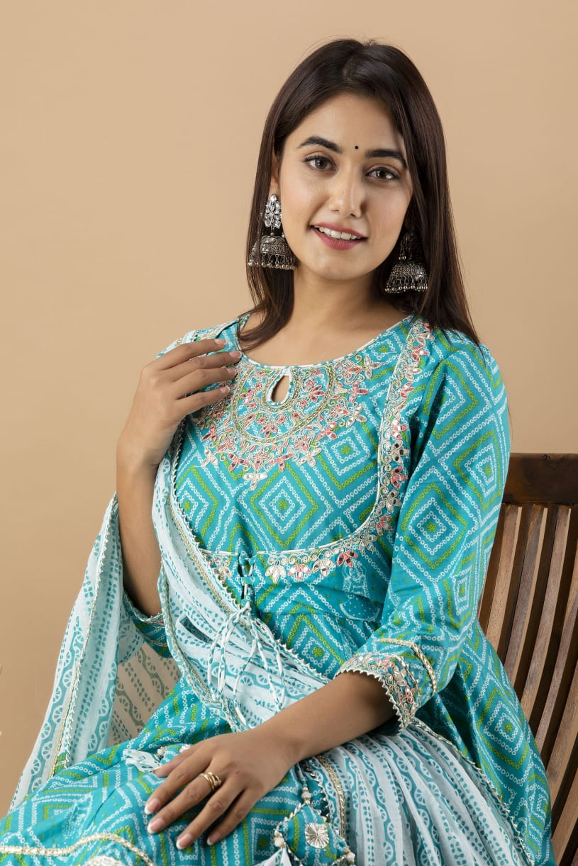 Women's Turquoise color shara set with bandhani print